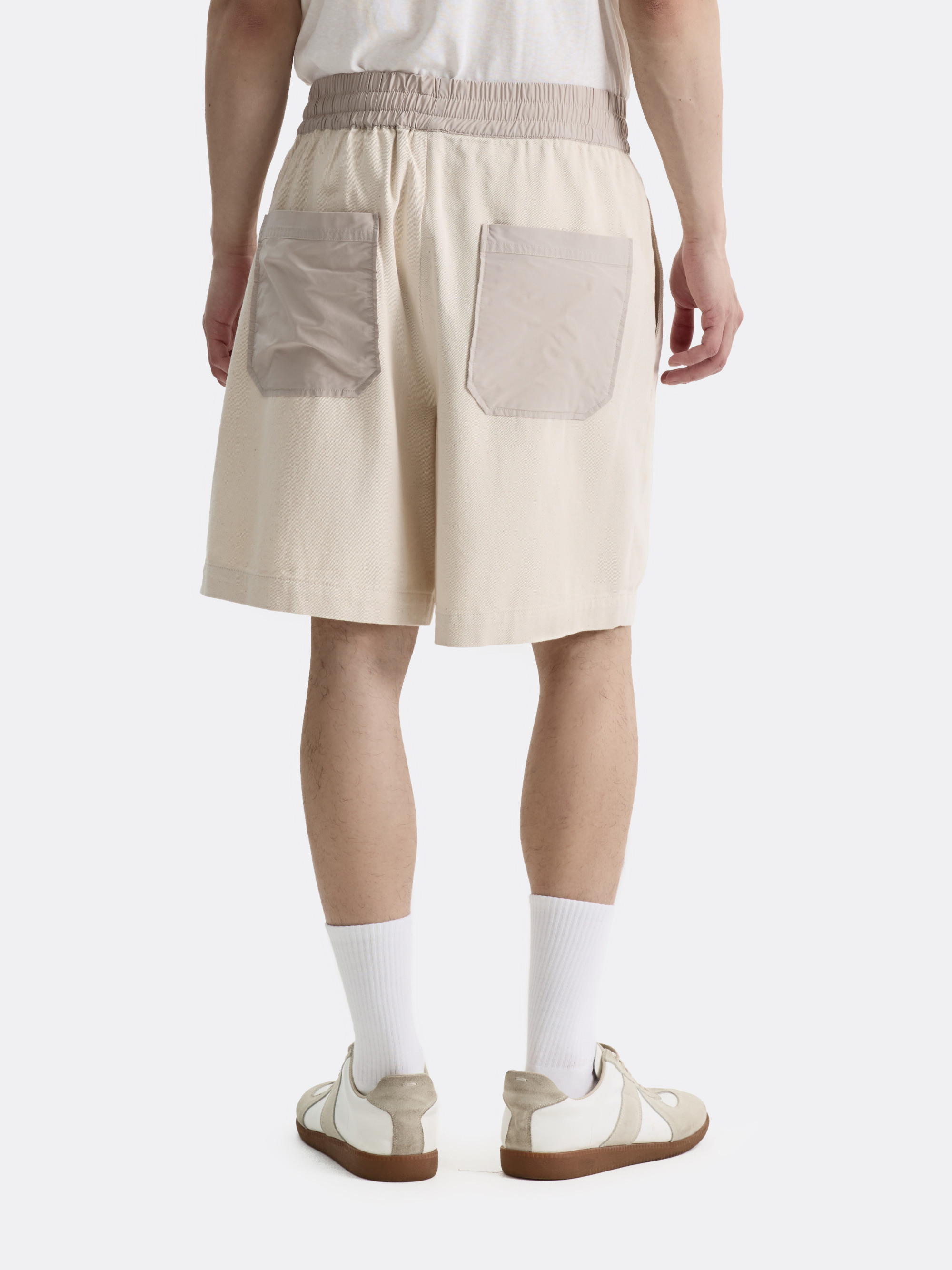 Шорты WITH PATCH POCKETS