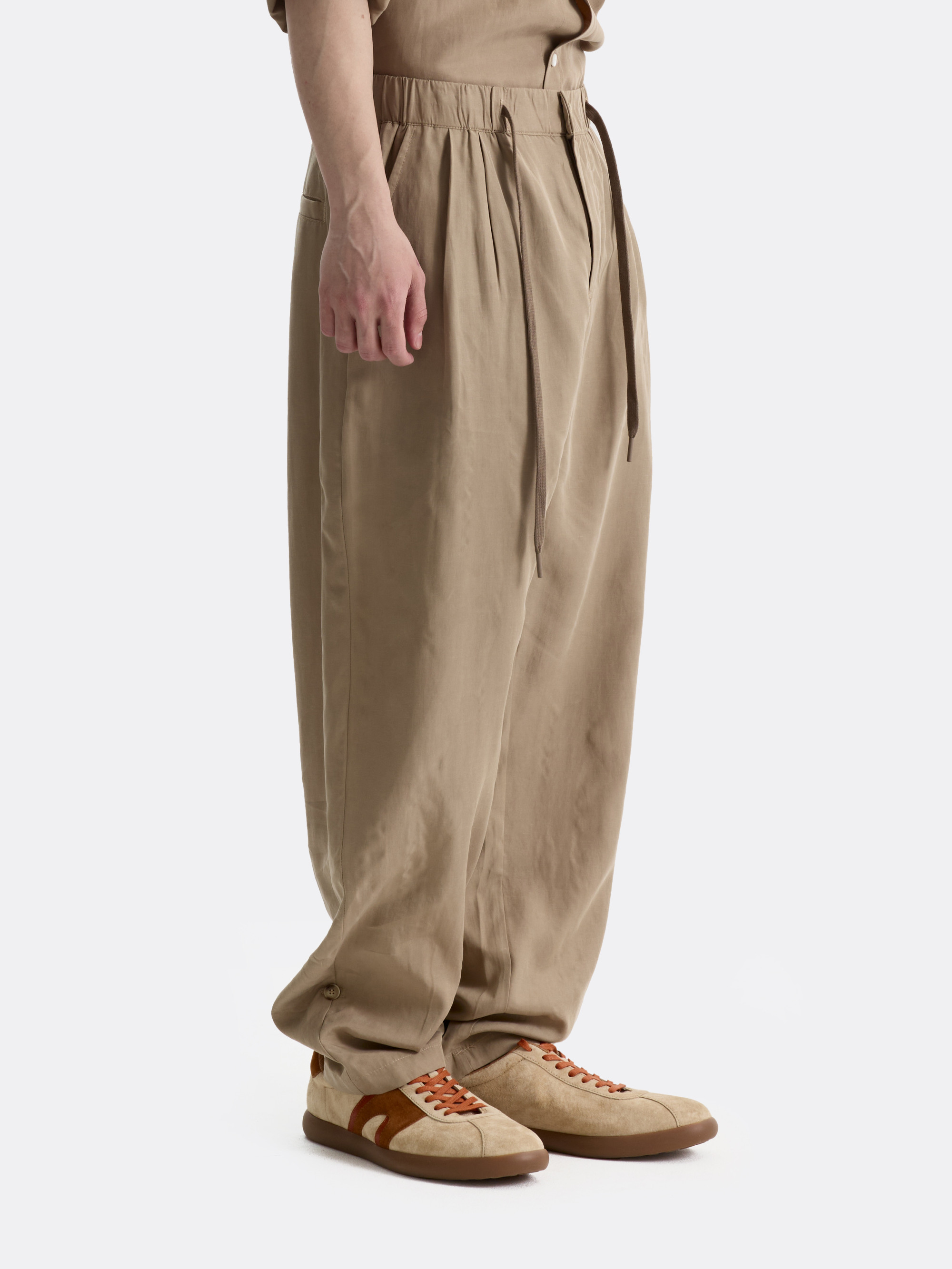 Брюки Relaxed Button Waist