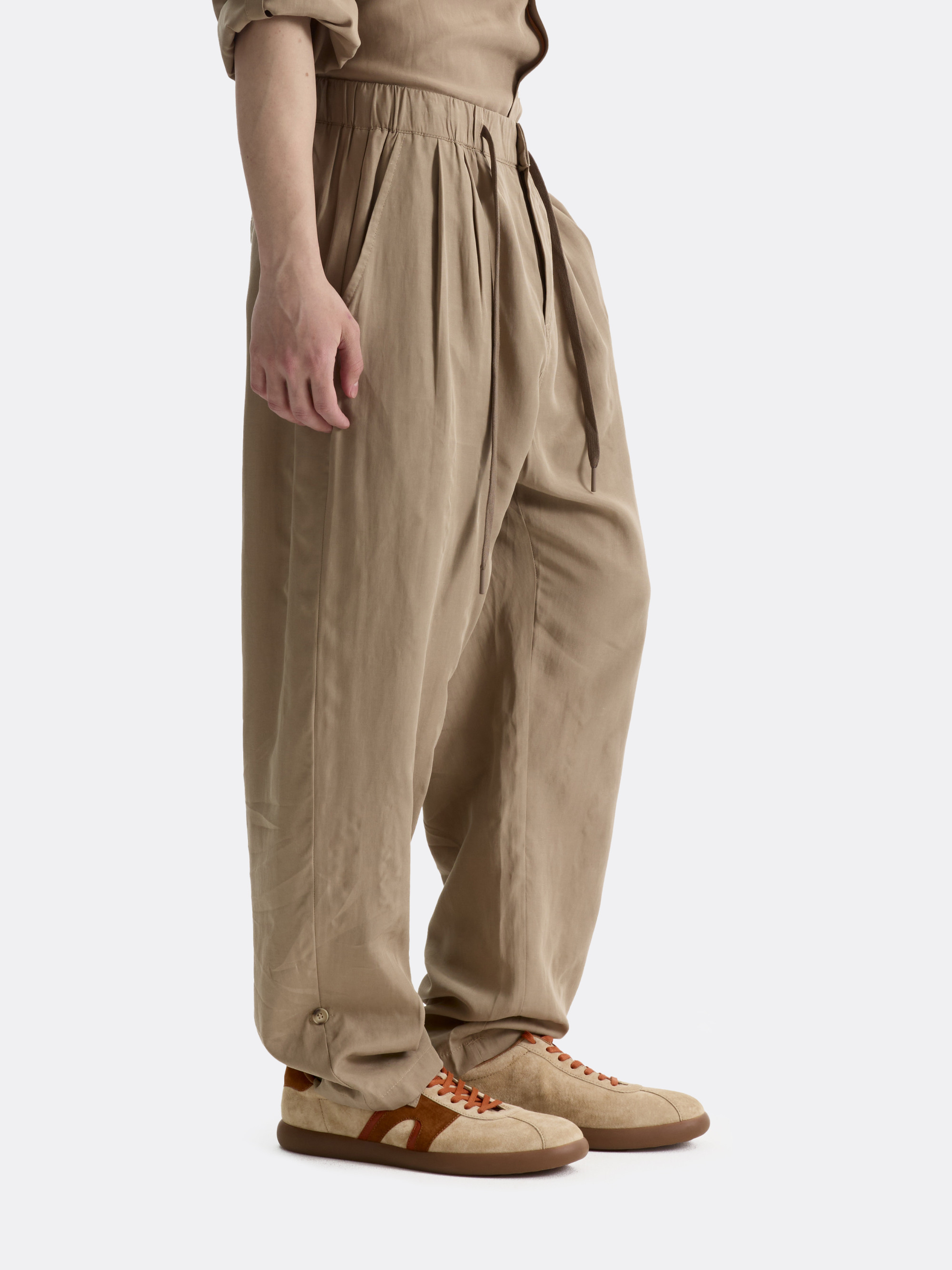 Брюки Relaxed Button Waist