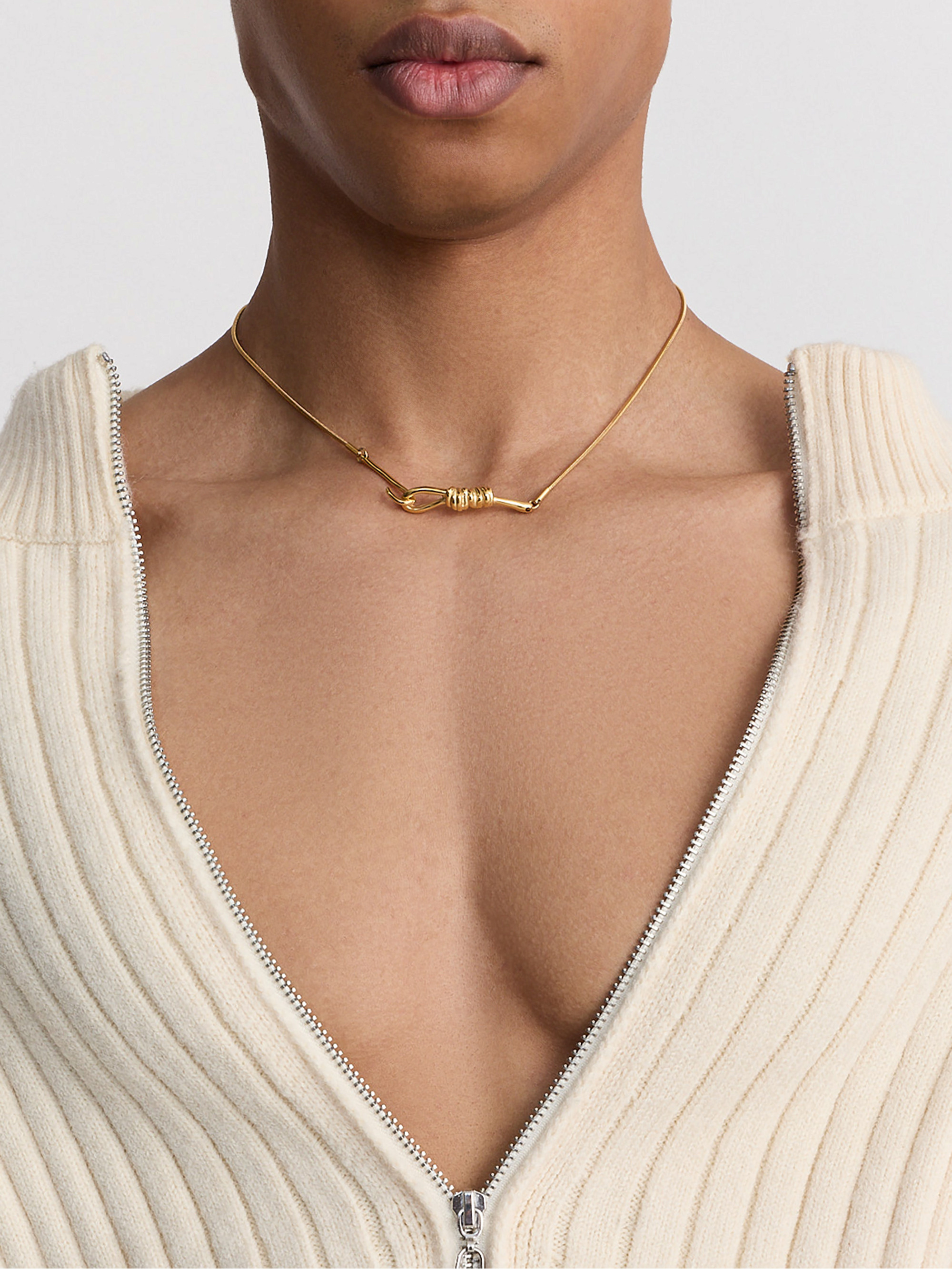 Короткая подвеска с узловой деталью