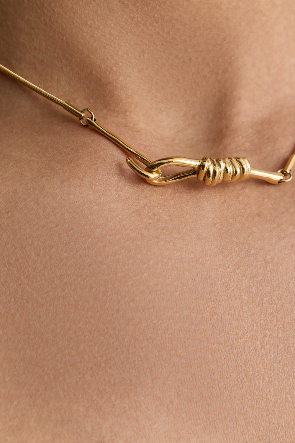 Короткая подвеска с узловой деталью