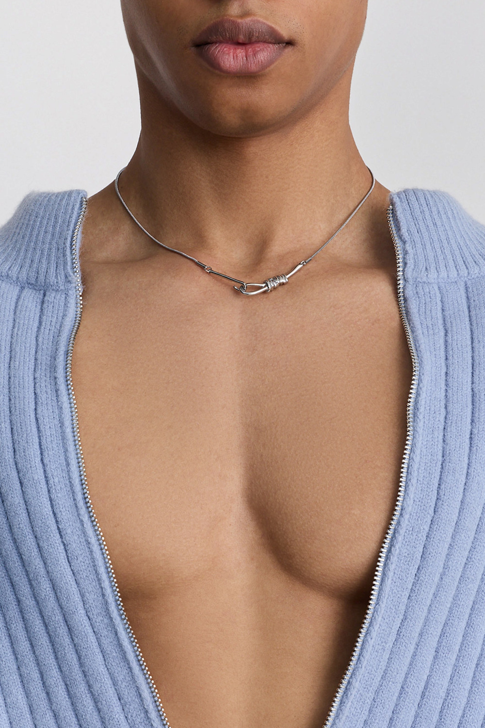 Короткая подвеска с узловой деталью