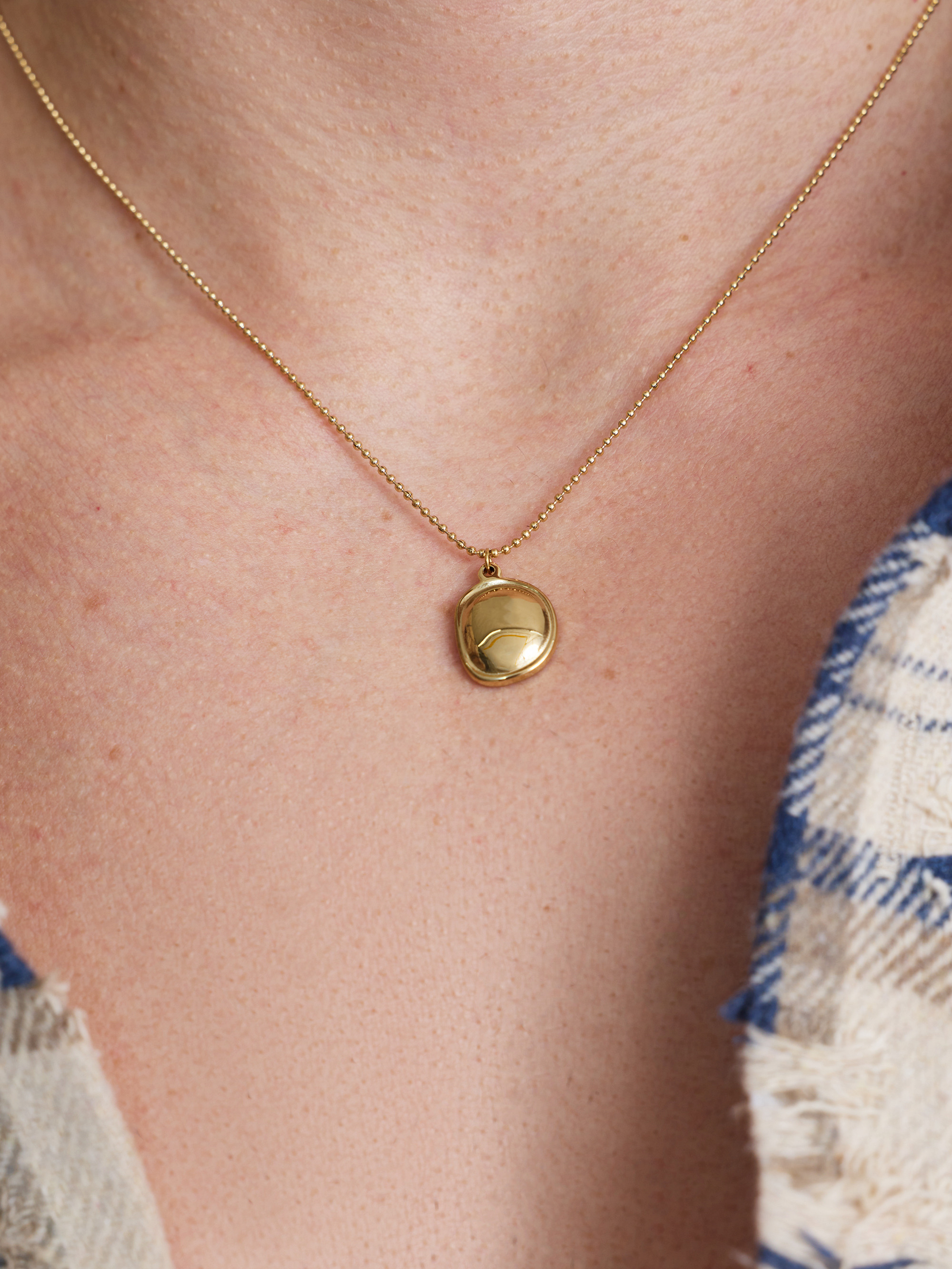 ​Цепочка с медальоном