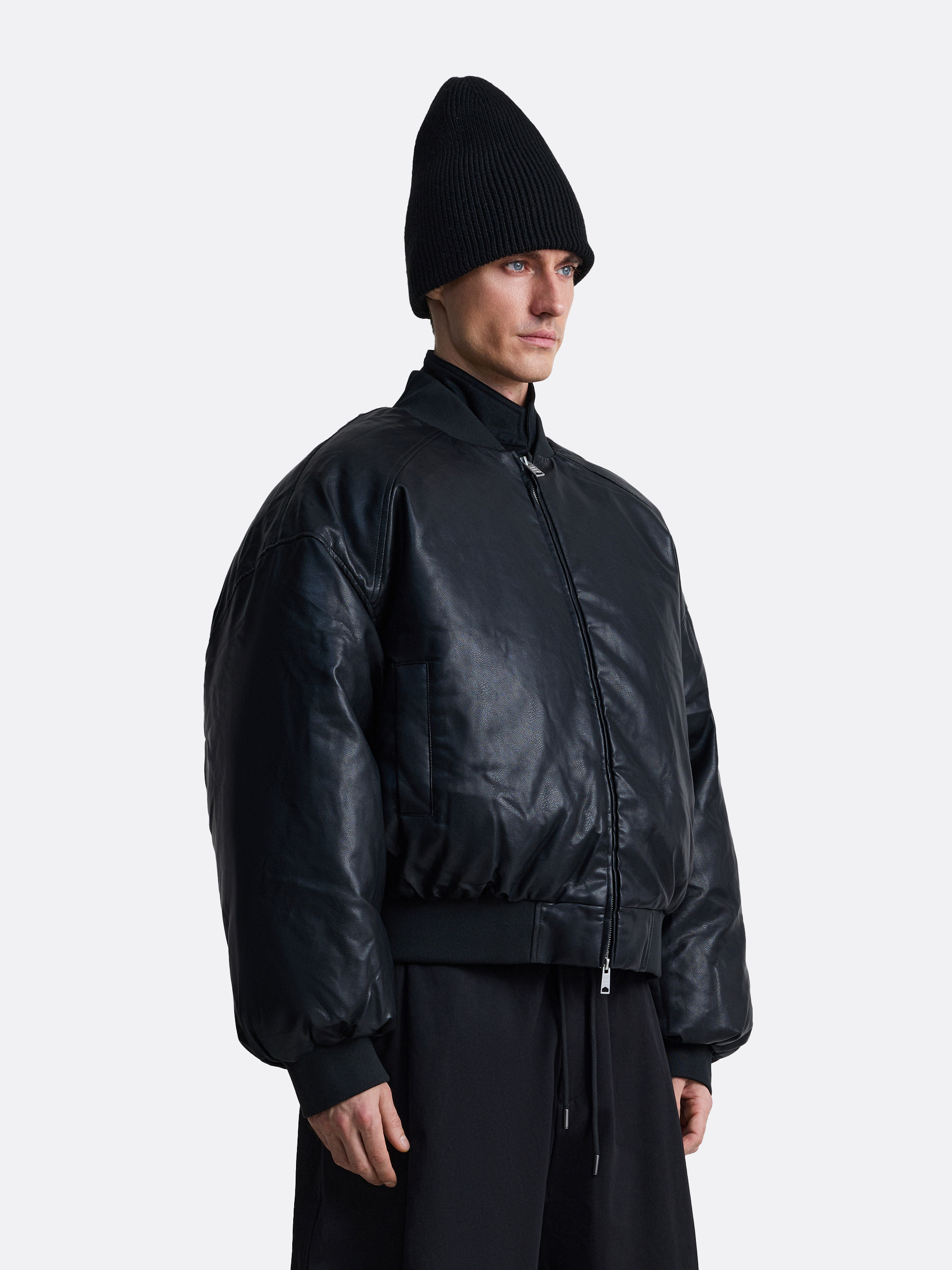 ​Объемный бомбер amount