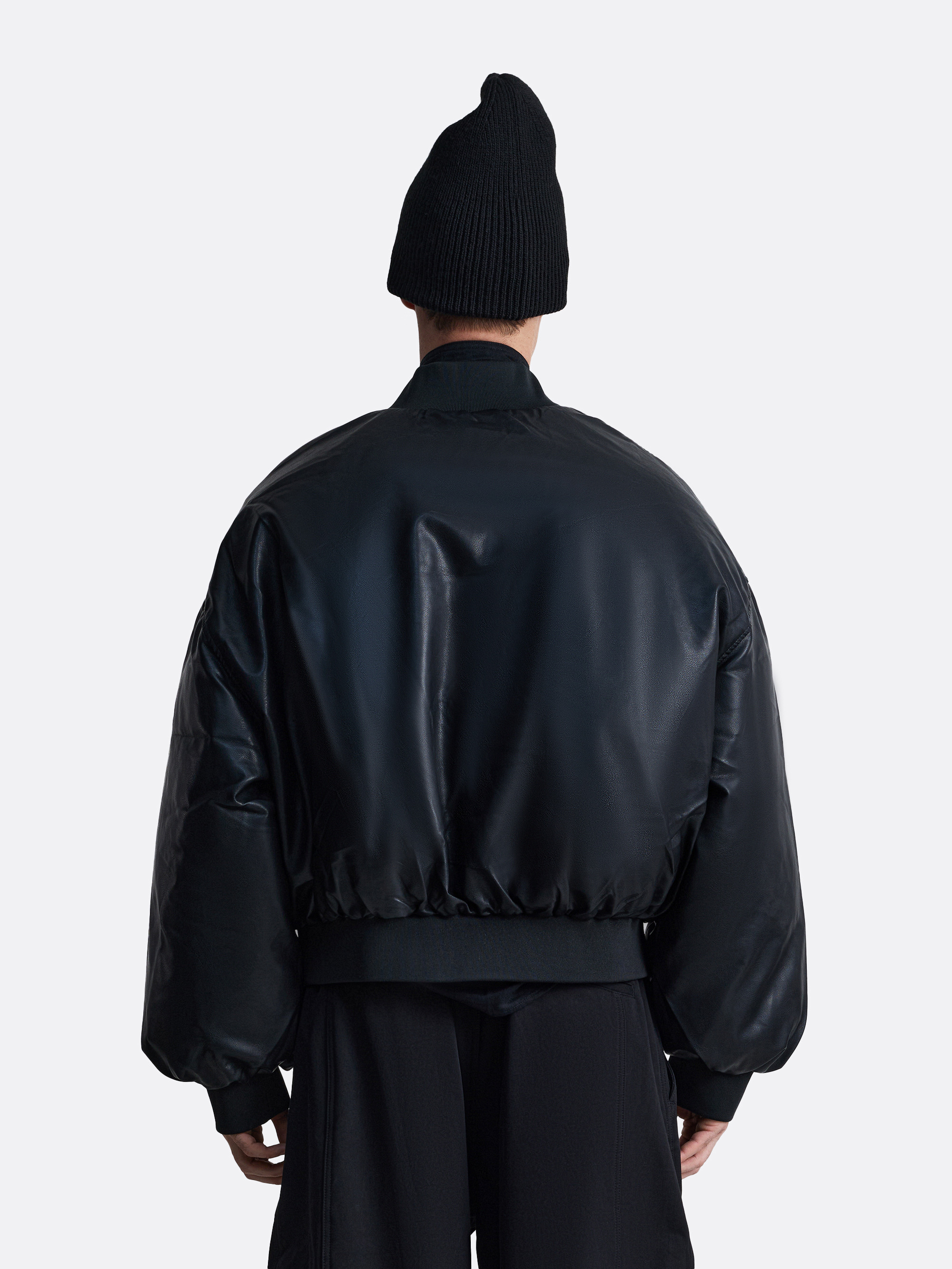 ​Объемный бомбер amount