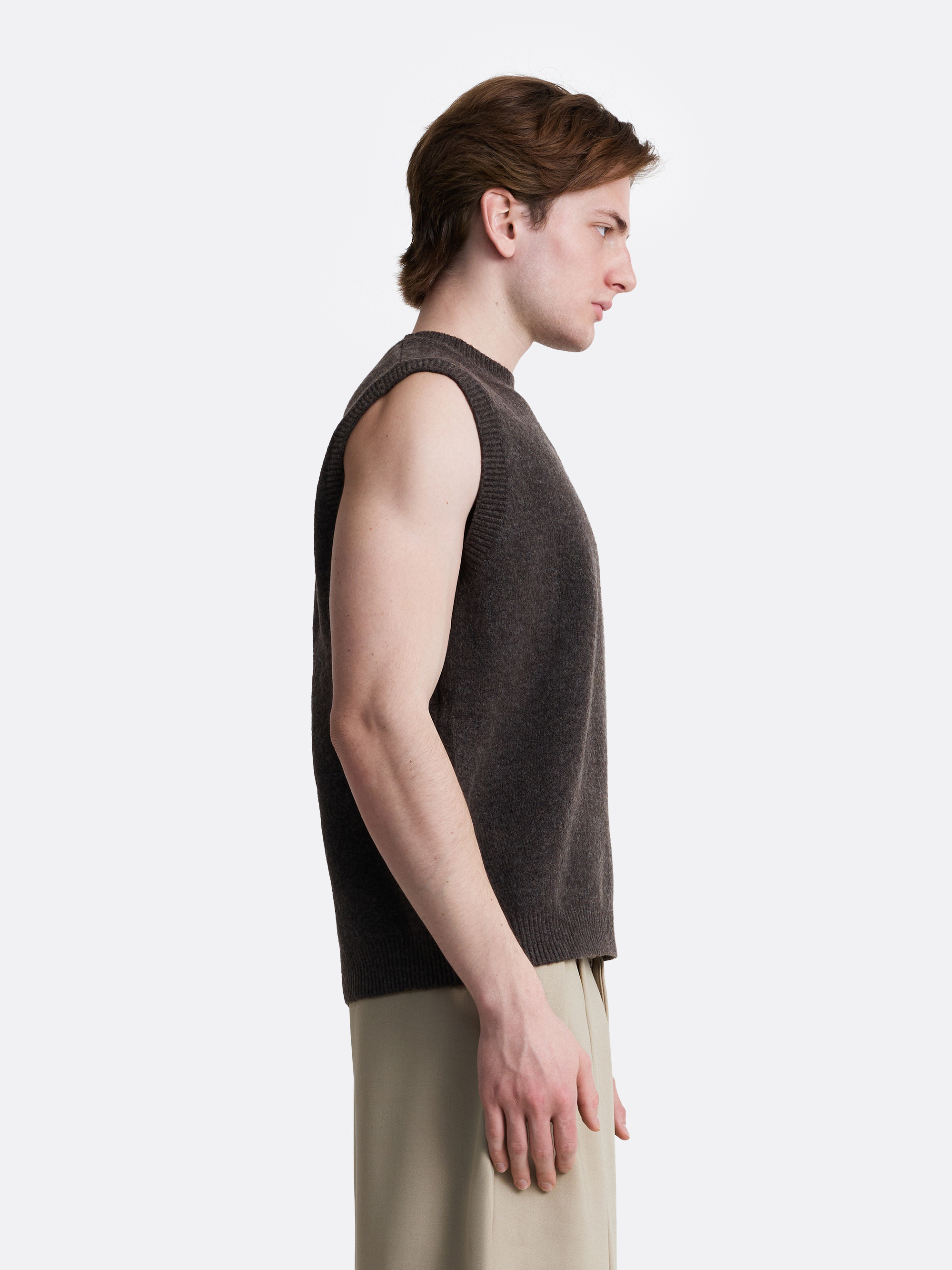 ​Вязаный жилет