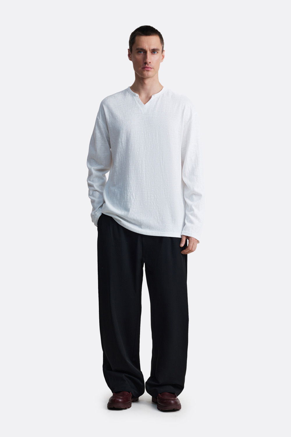 ​Лонгслив с вырезом