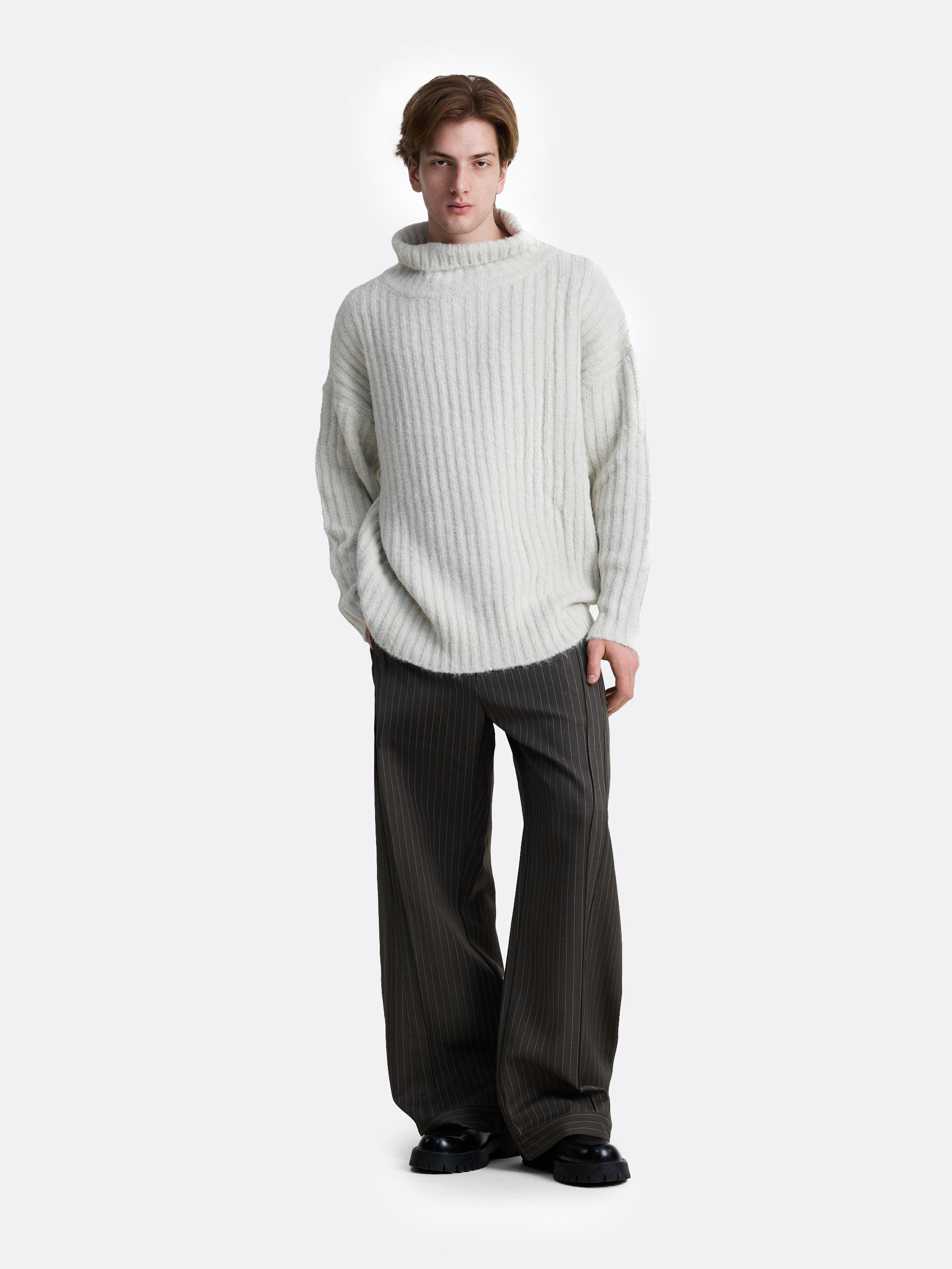 ​Свитер с воротником стойкой