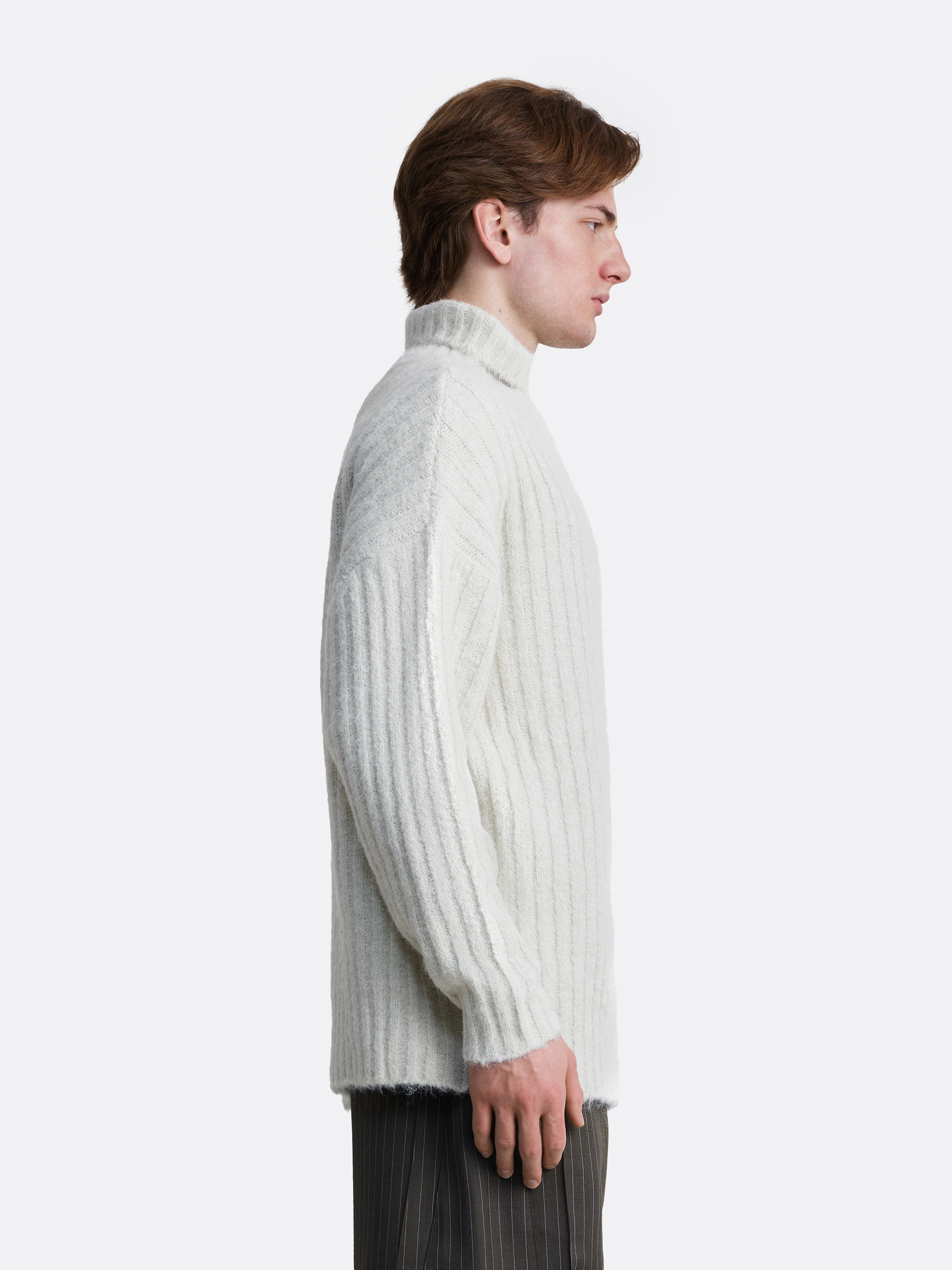 ​Свитер с воротником стойкой