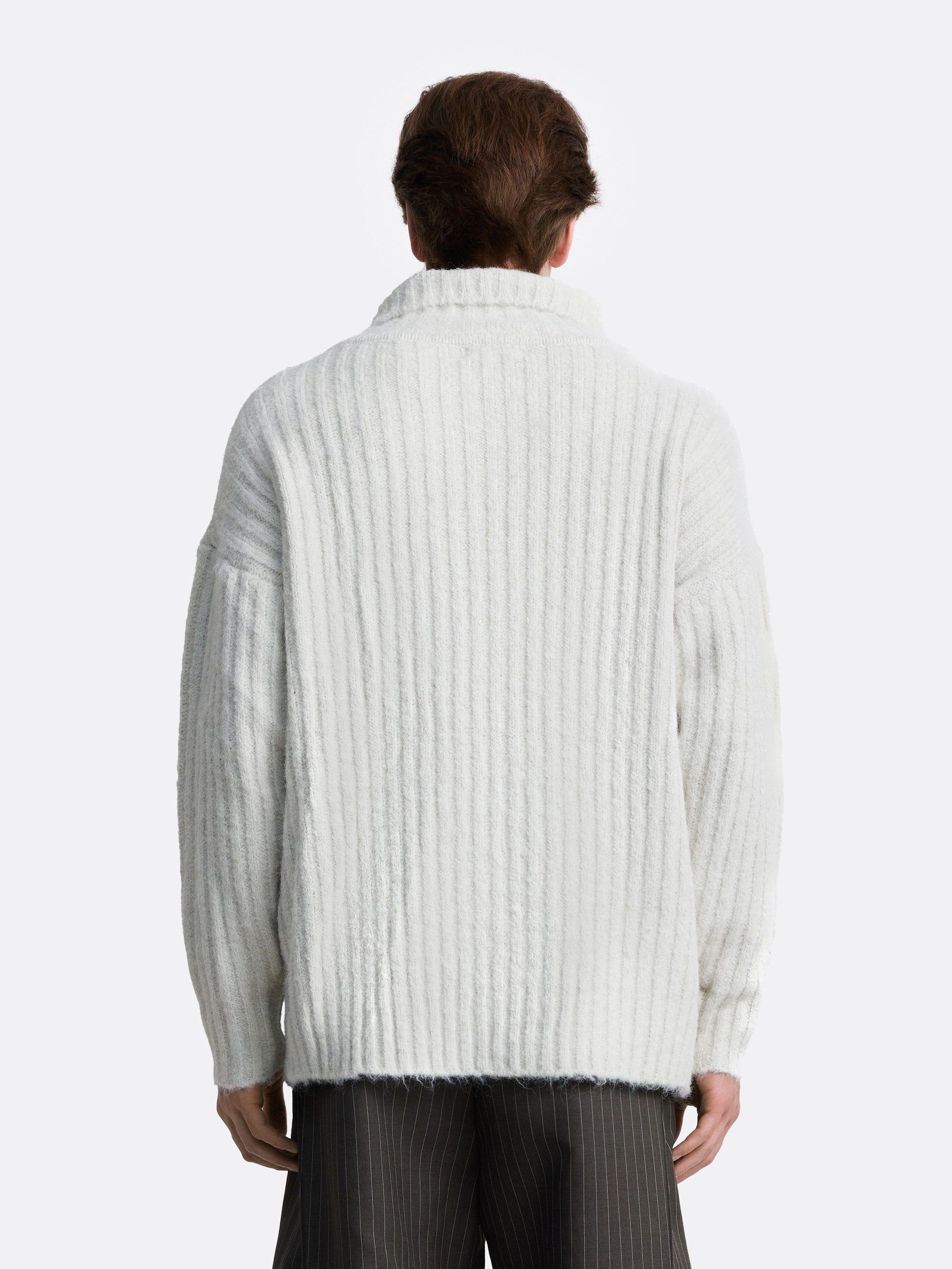 ​Свитер с воротником стойкой