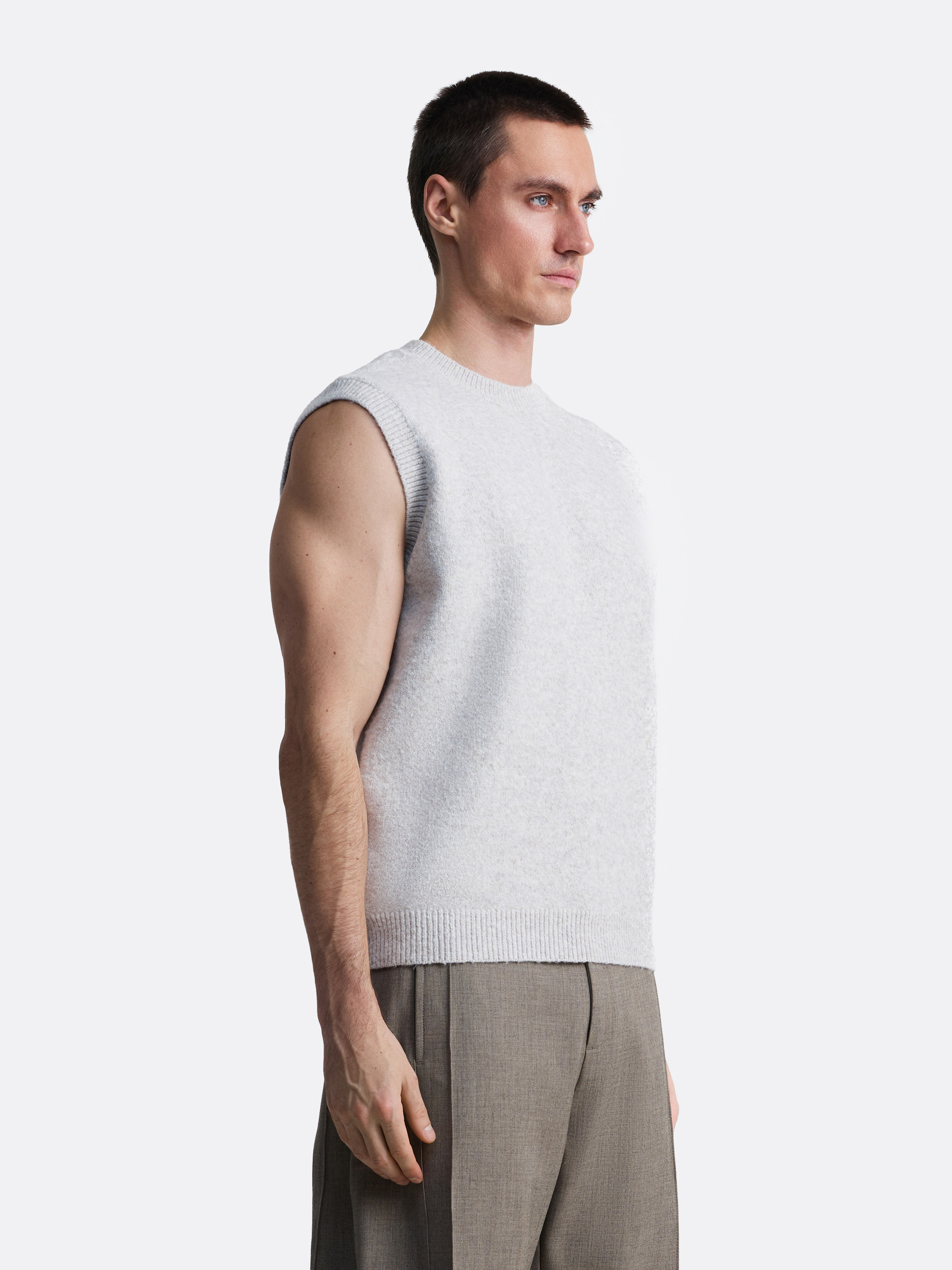 ​Вязаный жилет