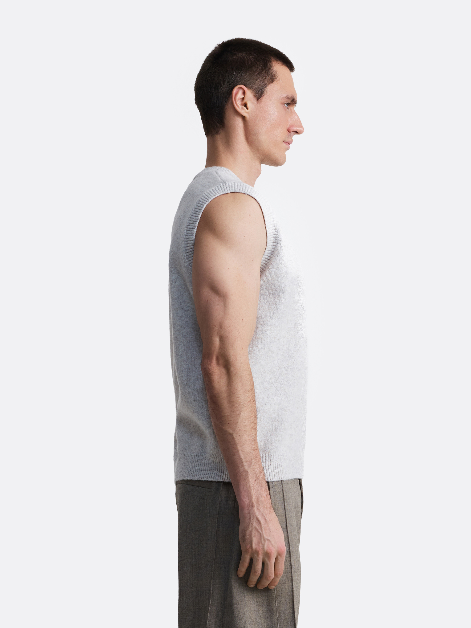 ​Вязаный жилет