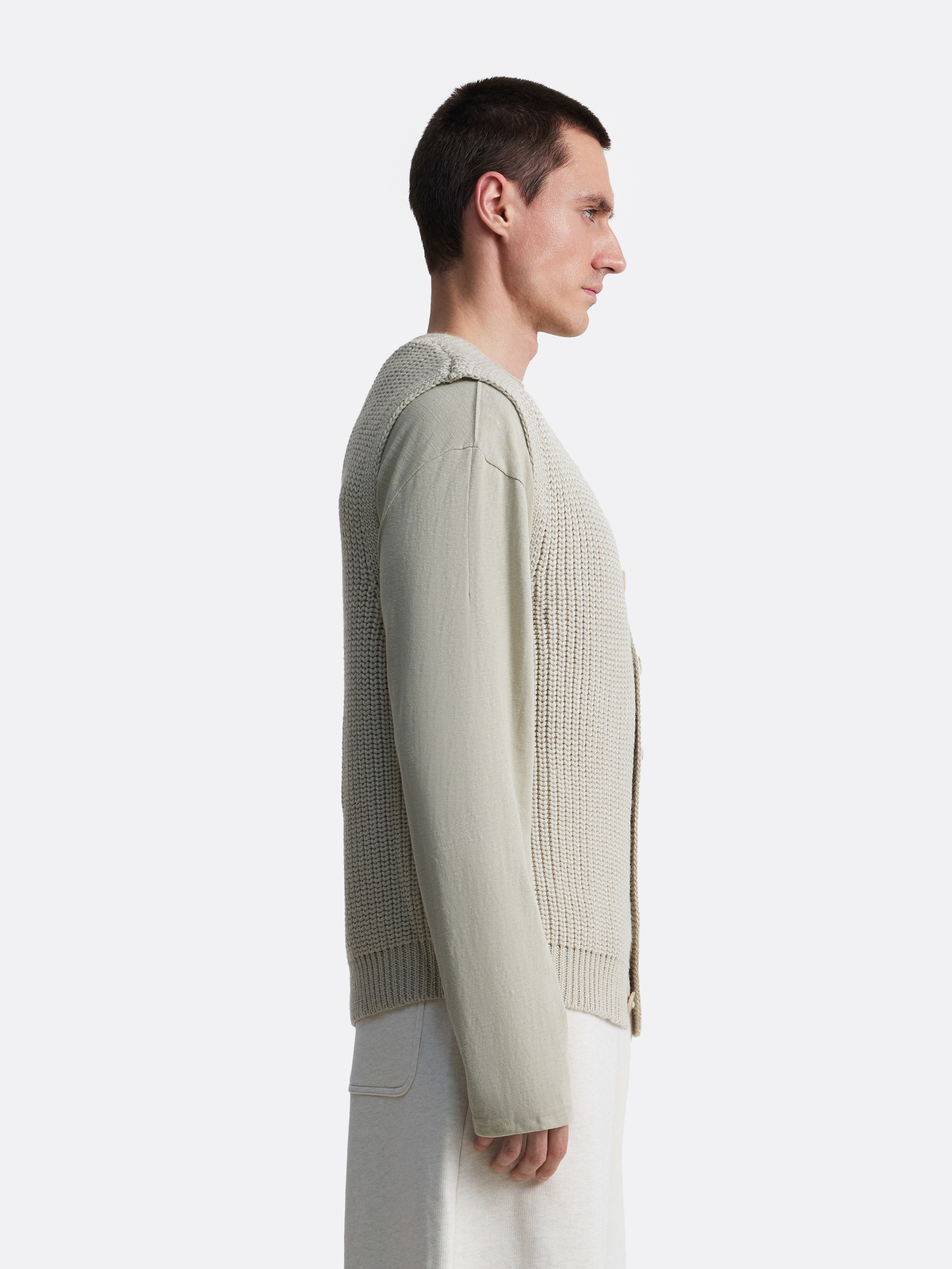 ​Вязаный жилет на пуговицах