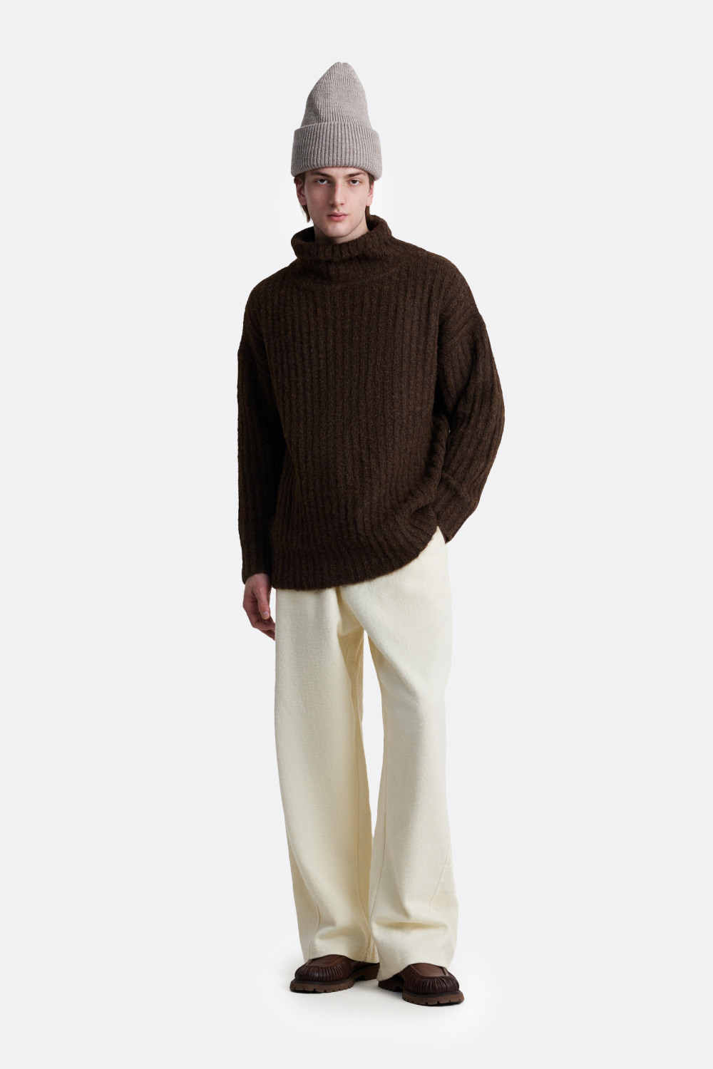 ​Свитер с воротником стойкой