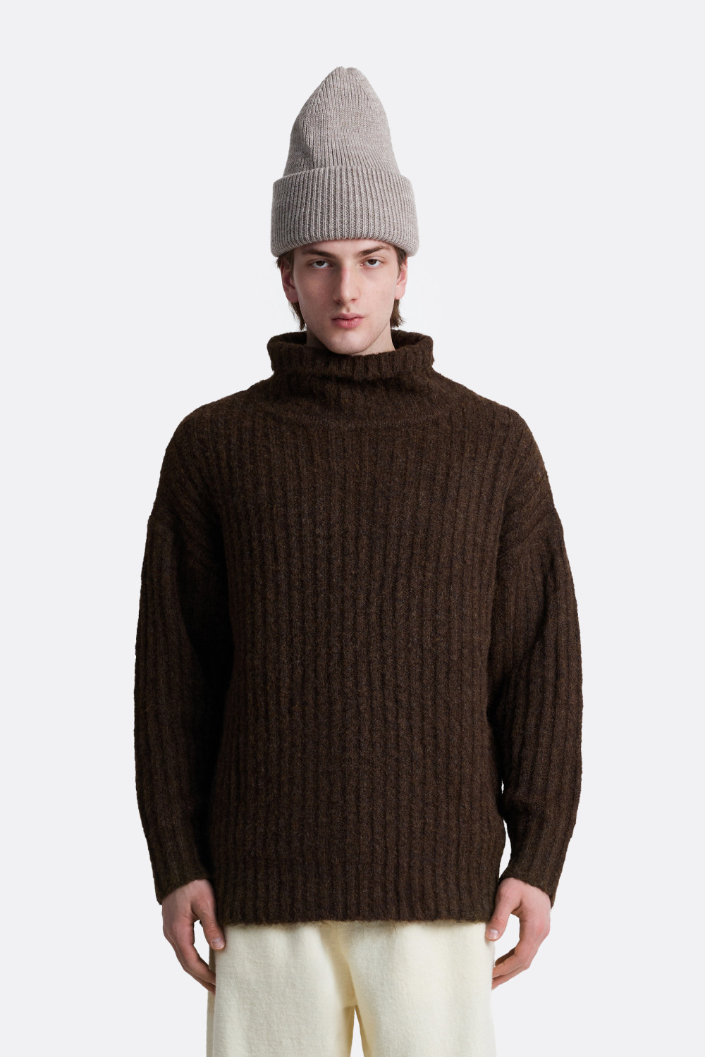 ​Свитер с воротником стойкой