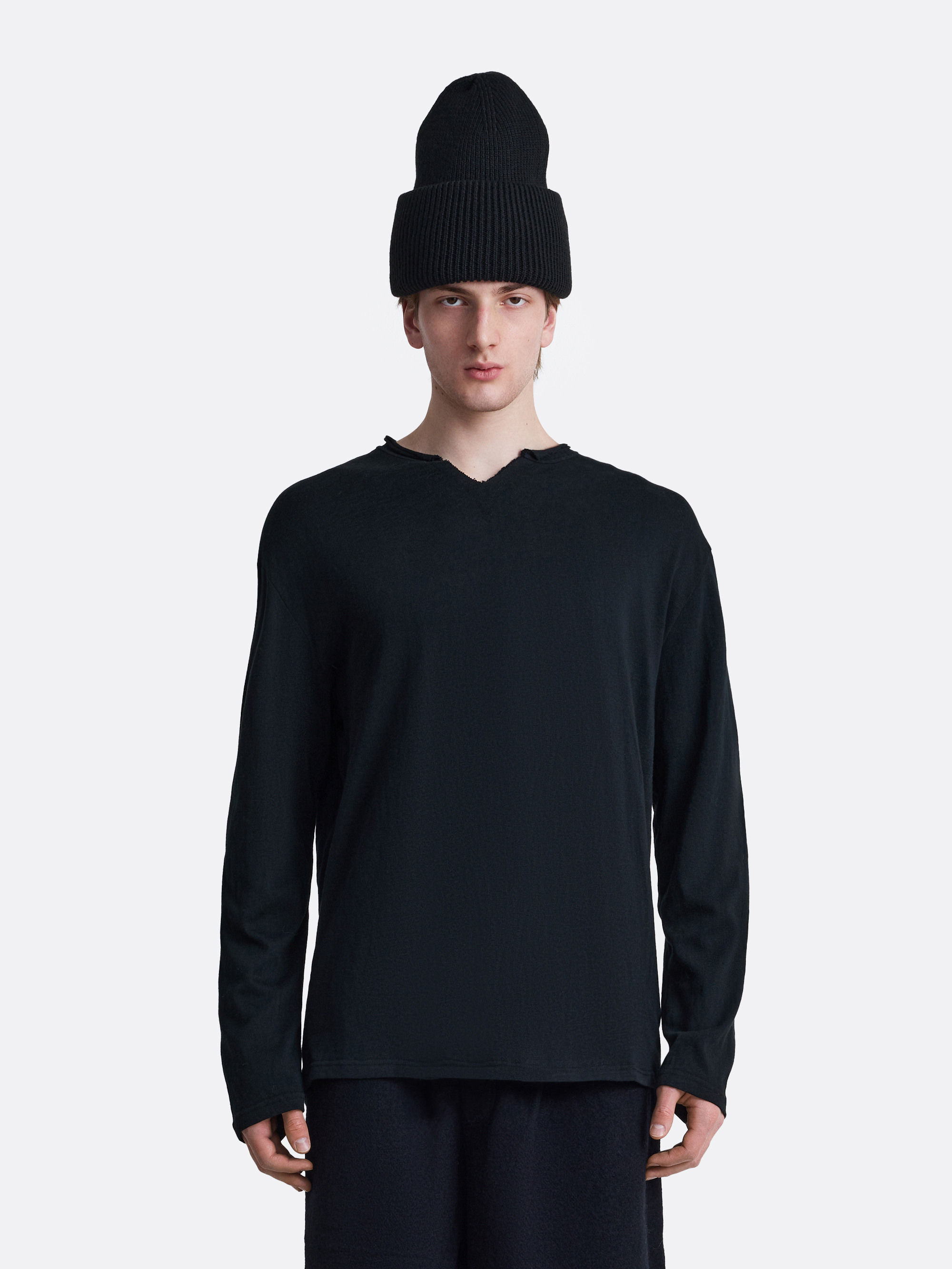 ​Лонгслив с вырезом