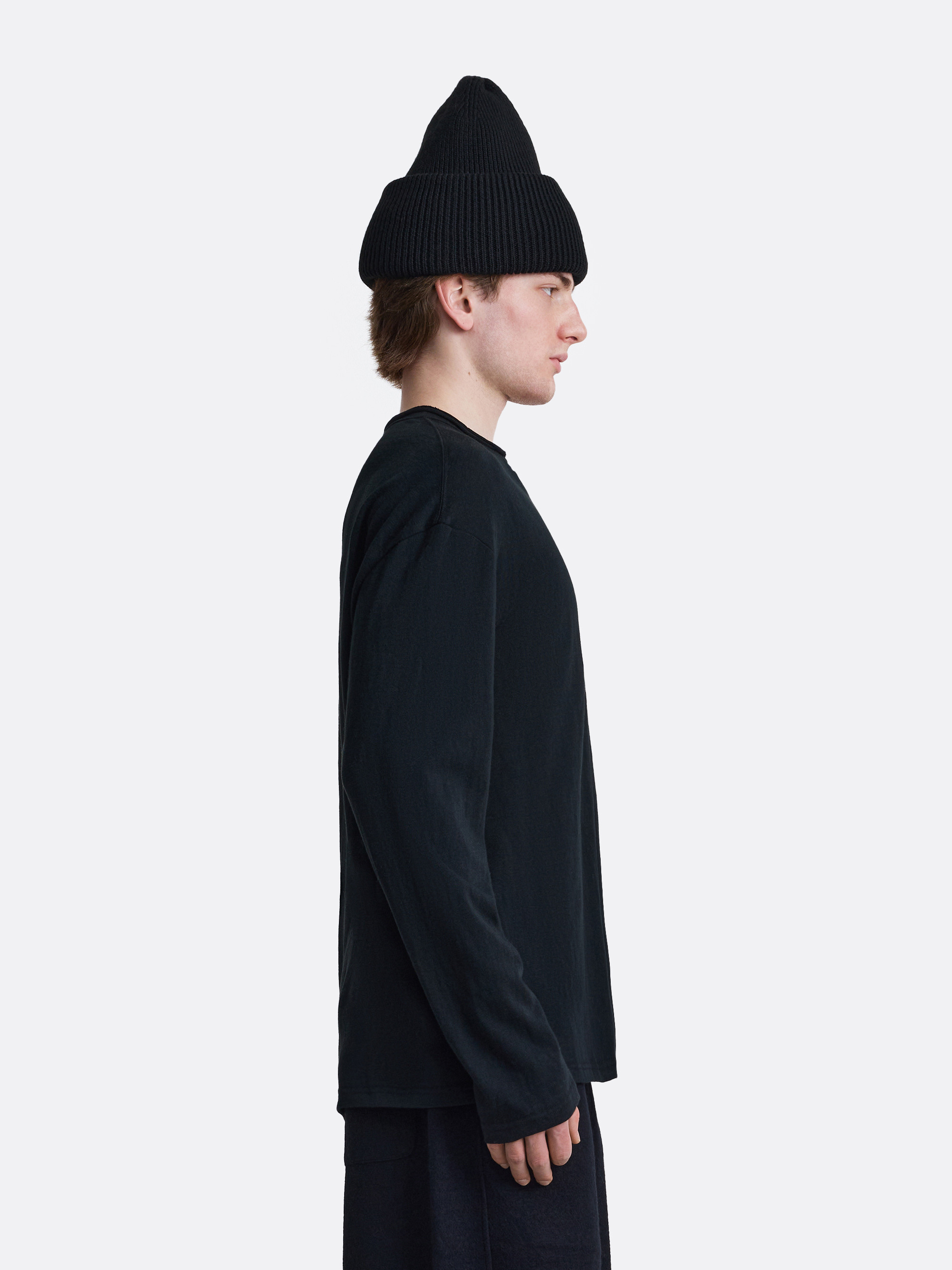 ​Лонгслив с вырезом