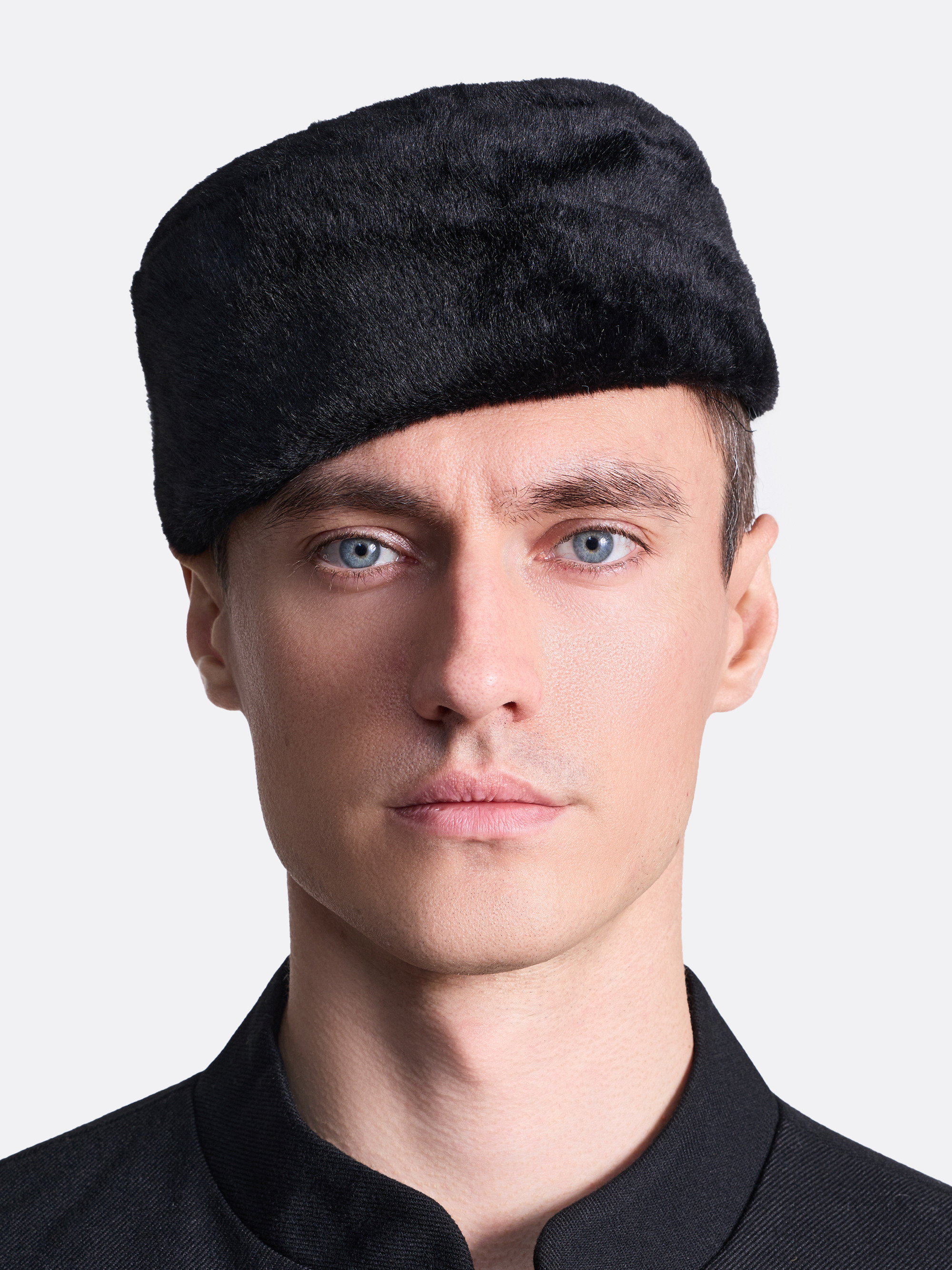 ​Меховая шапка-таблетка