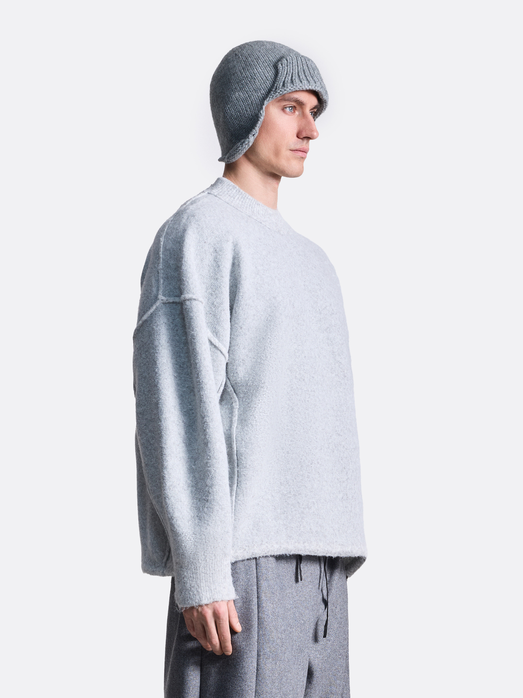 ​Свитер с фактурными швами