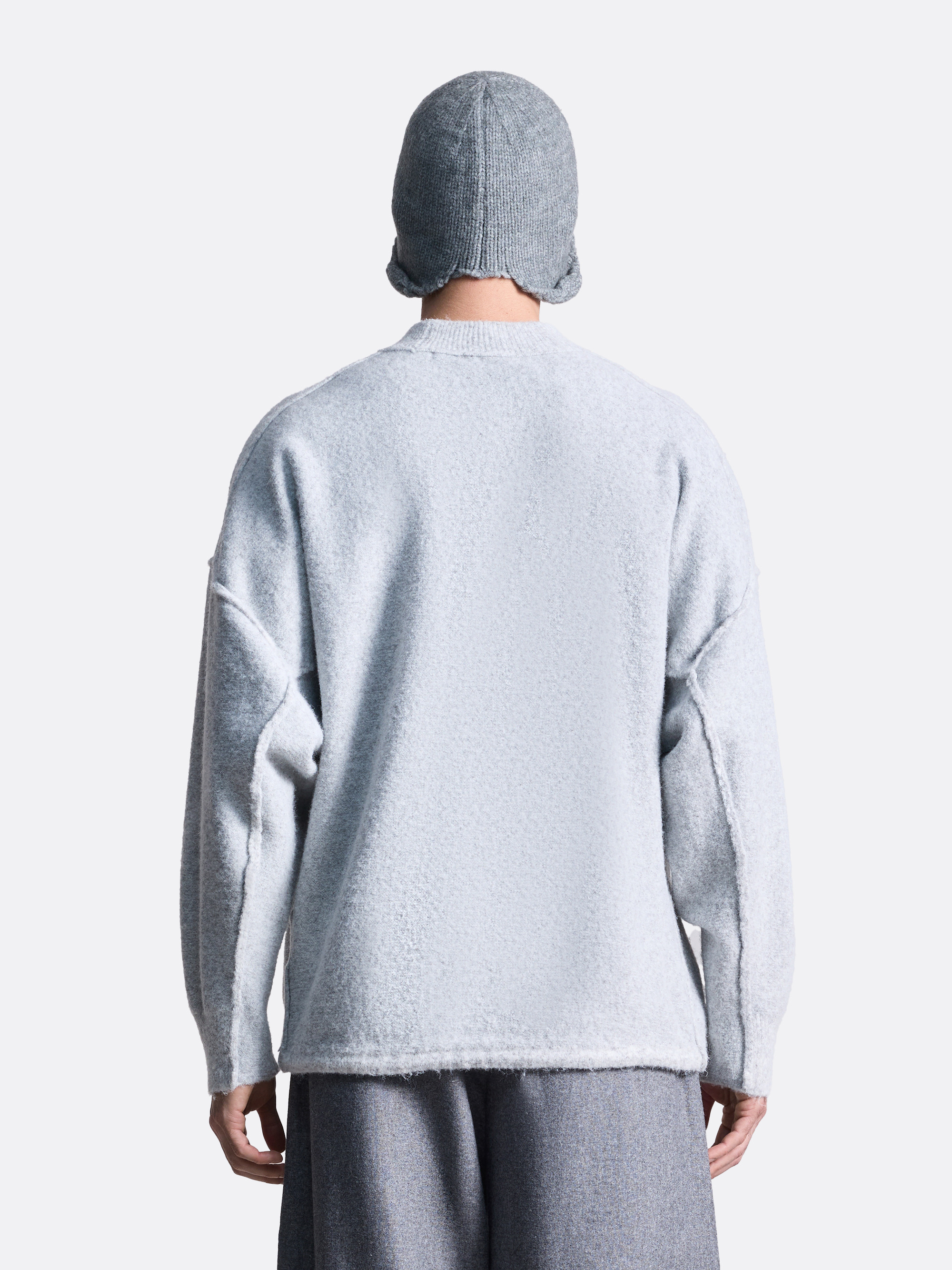 ​Свитер с фактурными швами