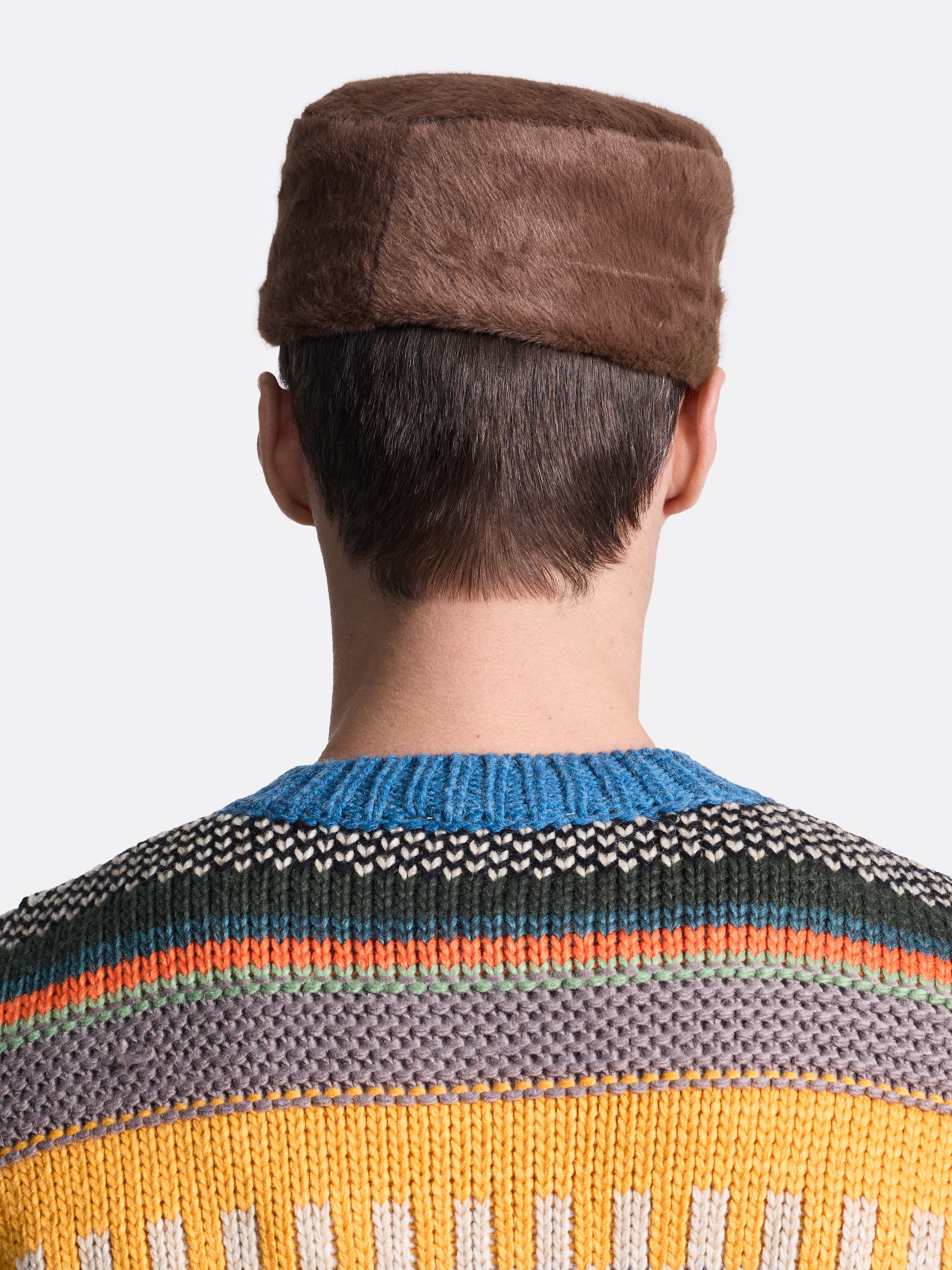 ​Меховая шапка-таблетка