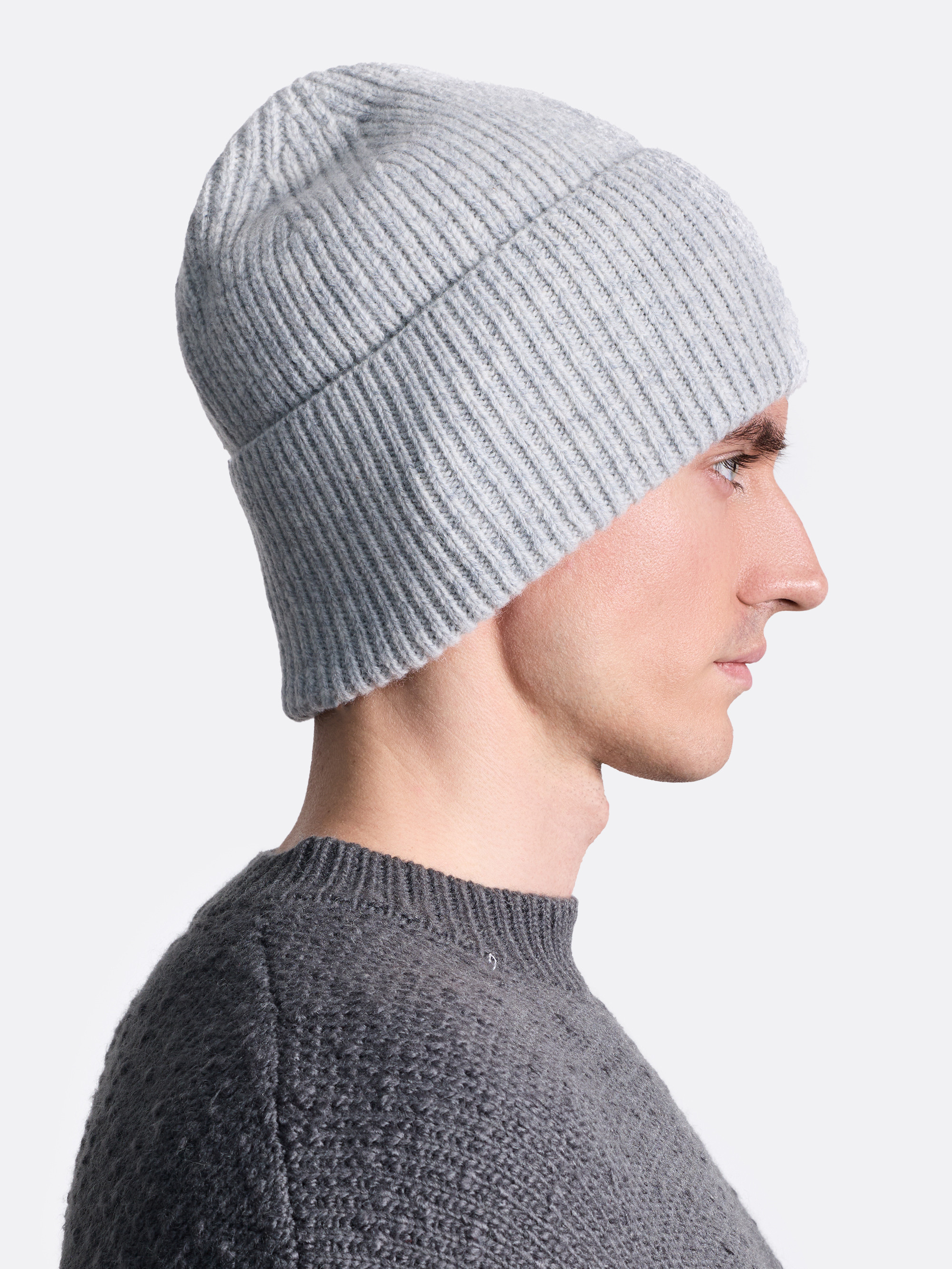 ​Шапка рельефной вязки