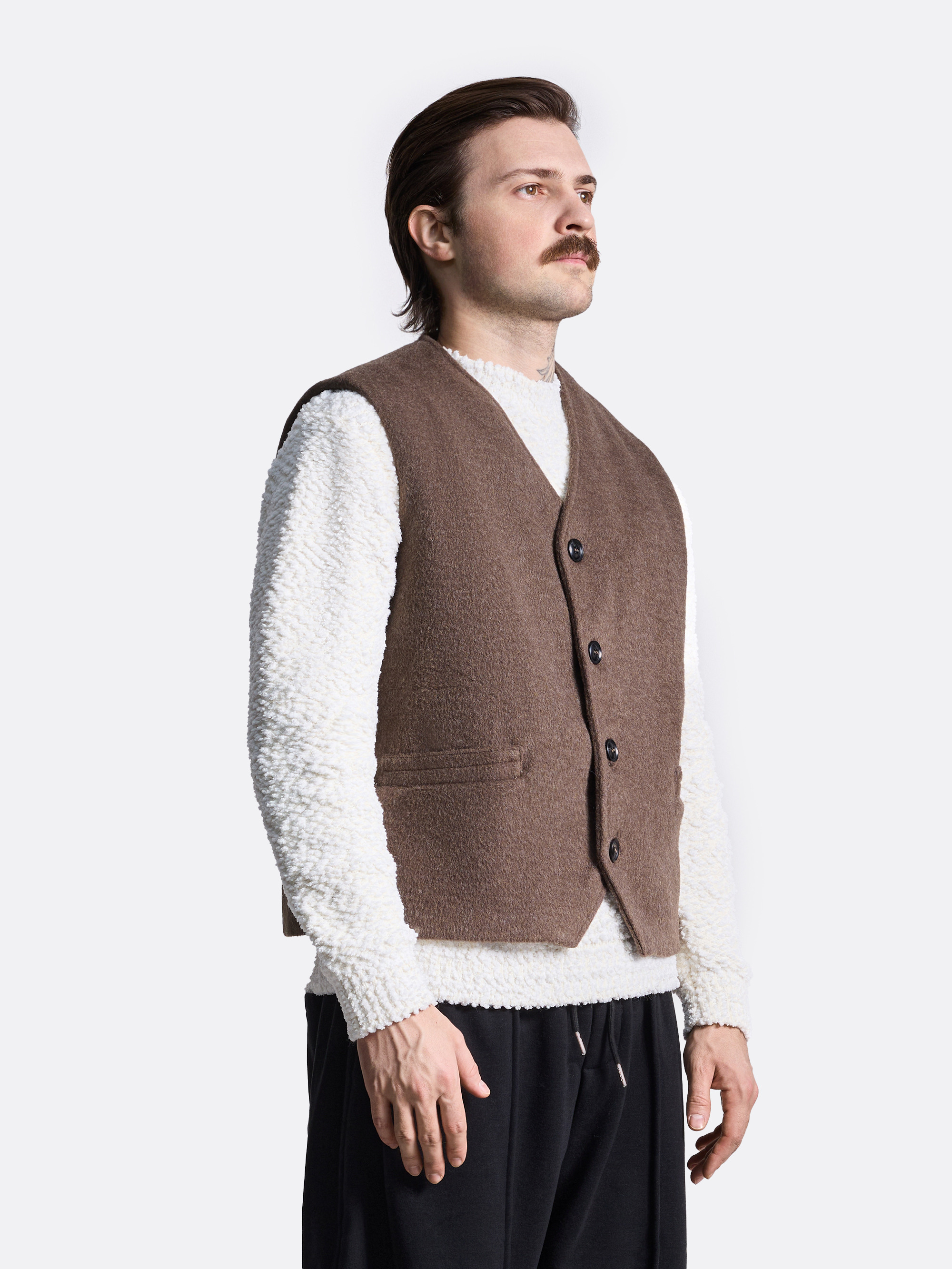 Жилет на пуговицах