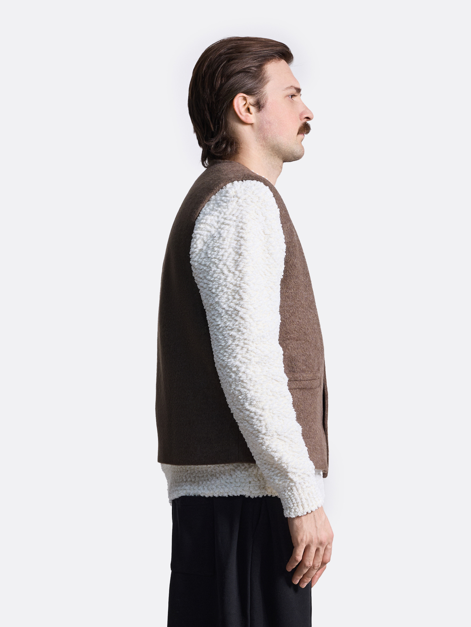 Жилет на пуговицах