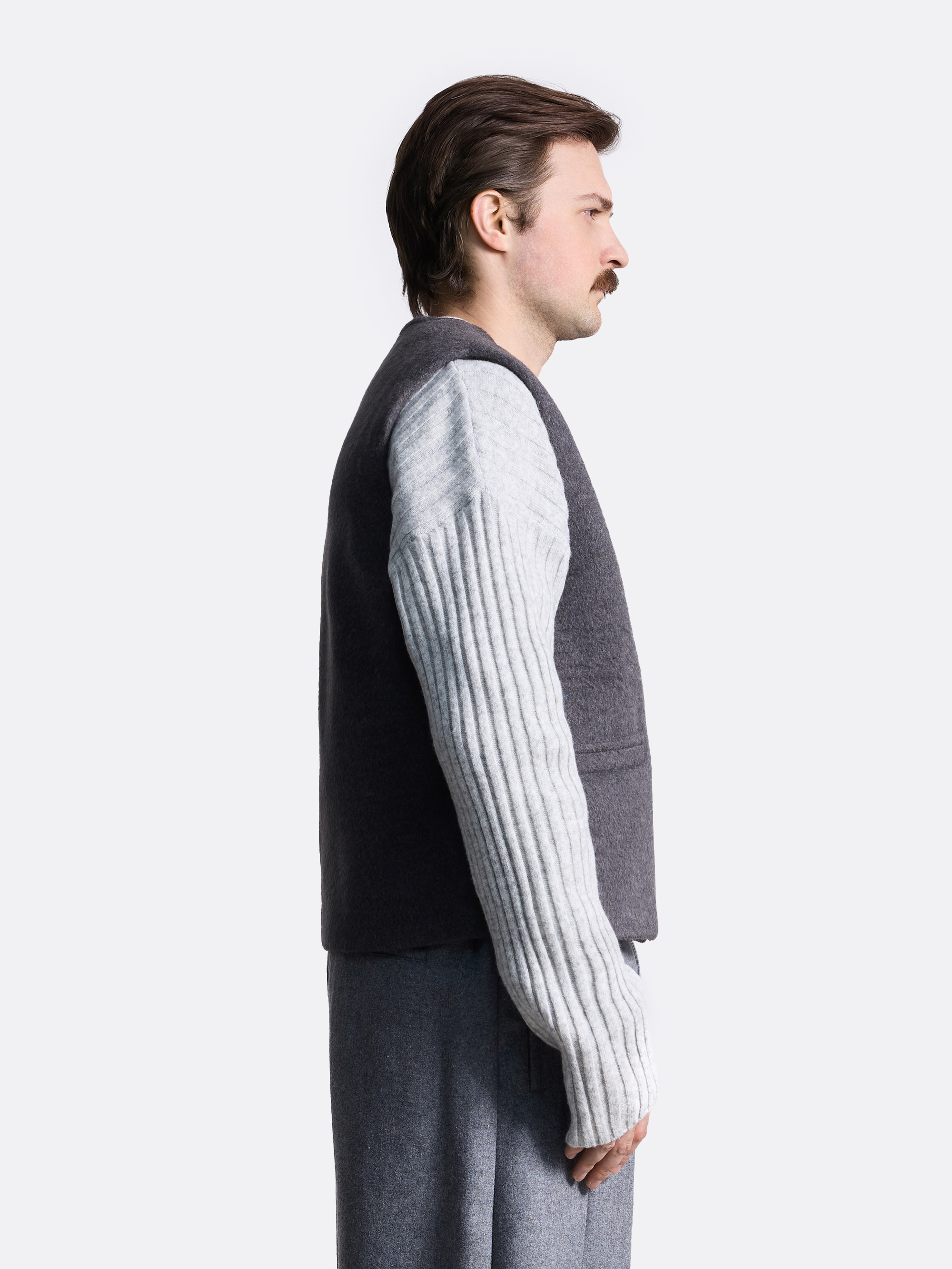 Жилет на пуговицах