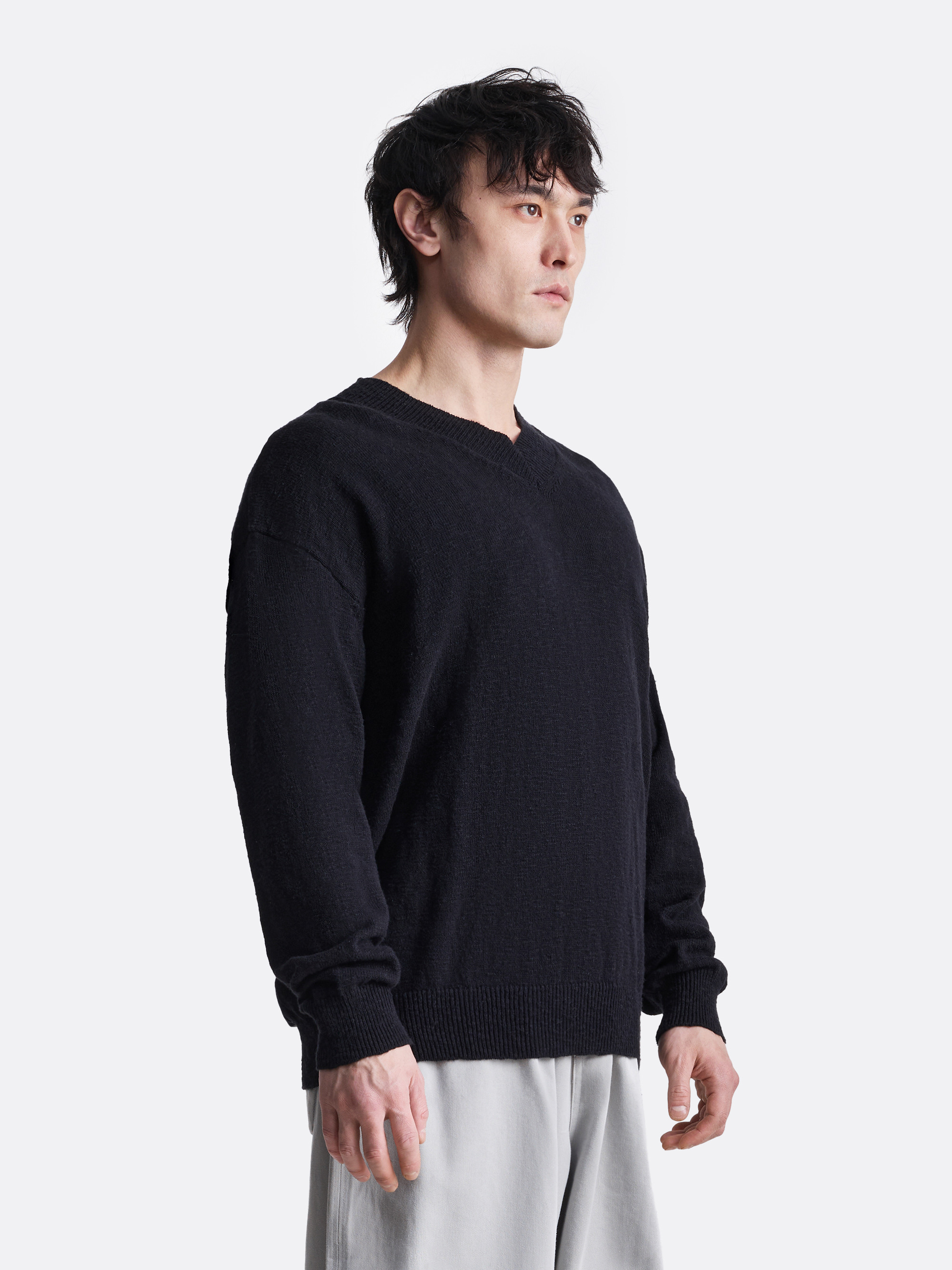 ​Свитер с V-образным вырезом