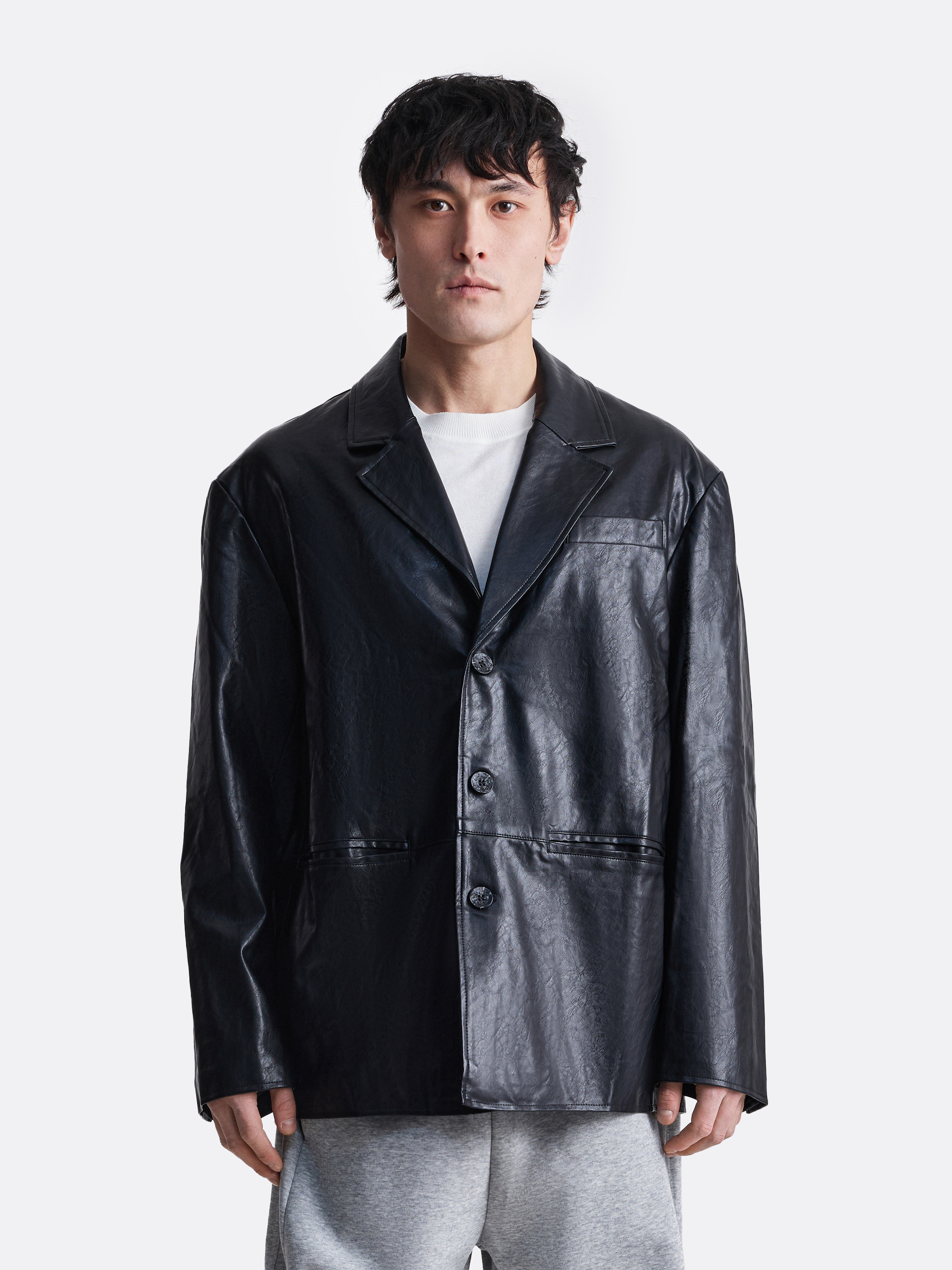 ​Пиджак из эко-кожи