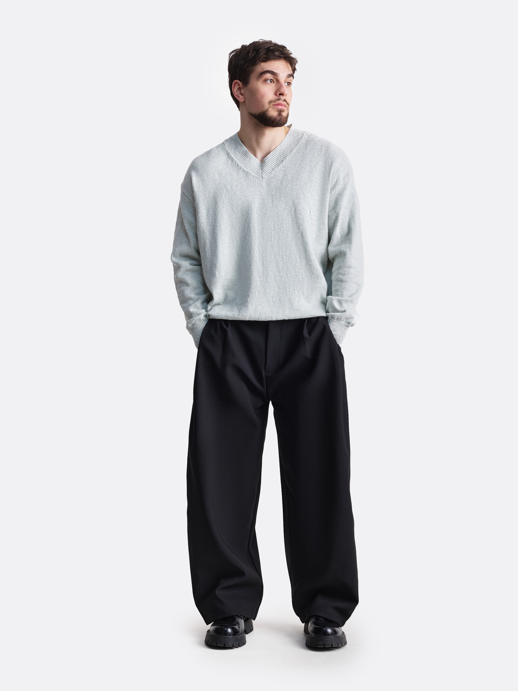 ​Свитер с V-образным вырезом