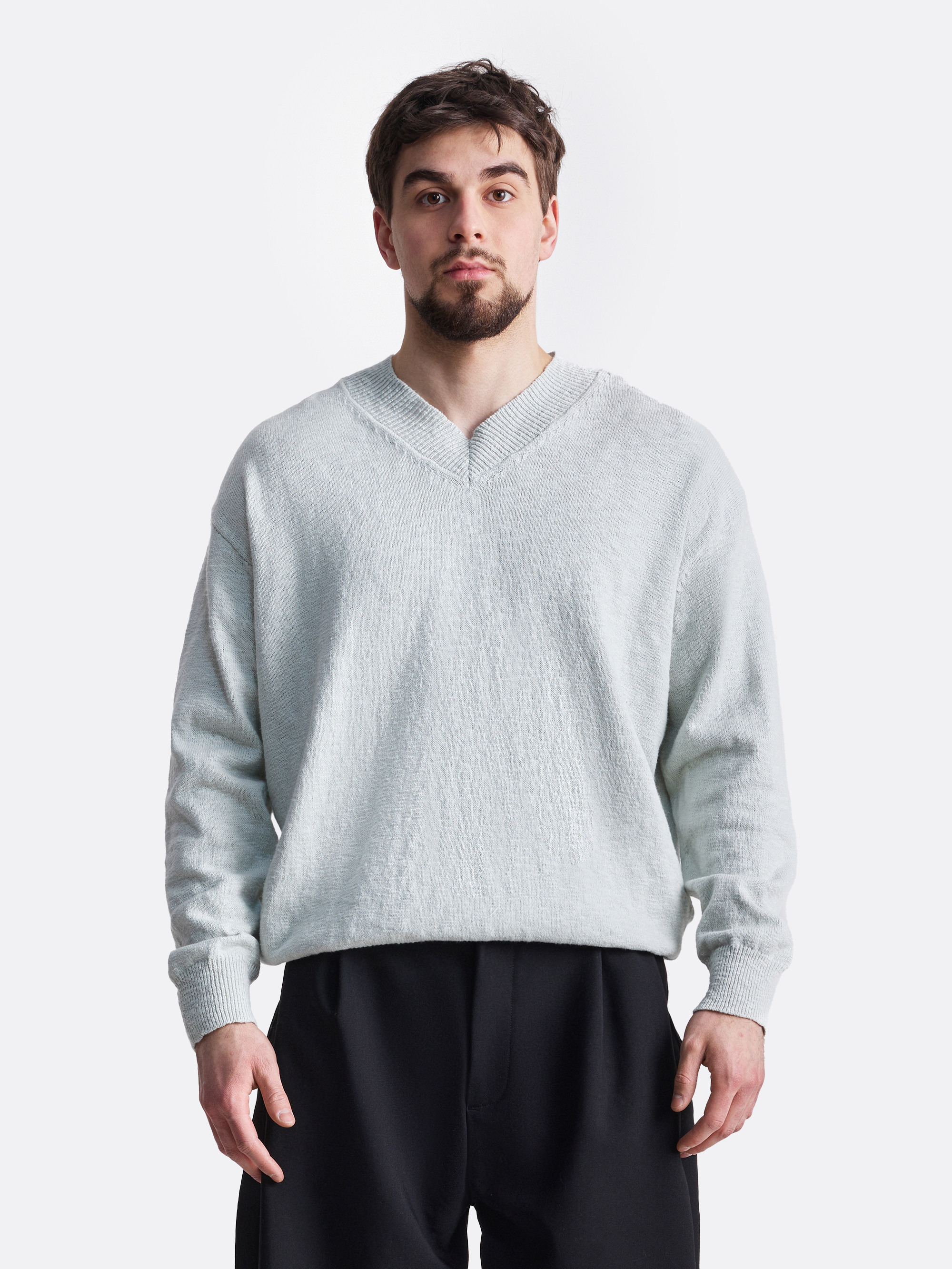 ​Свитер с V-образным вырезом