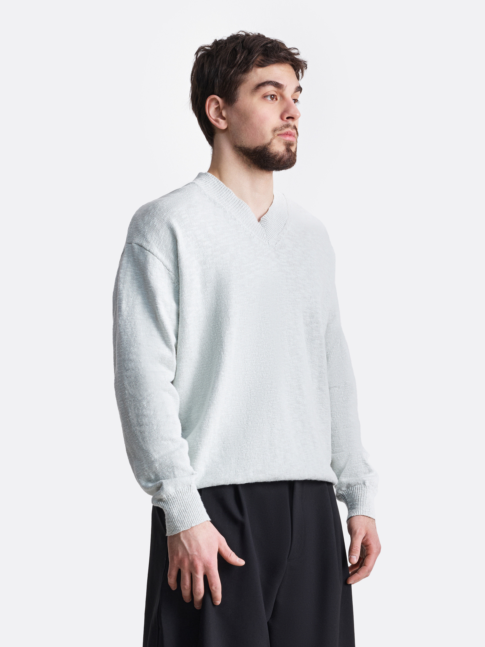 ​Свитер с V-образным вырезом